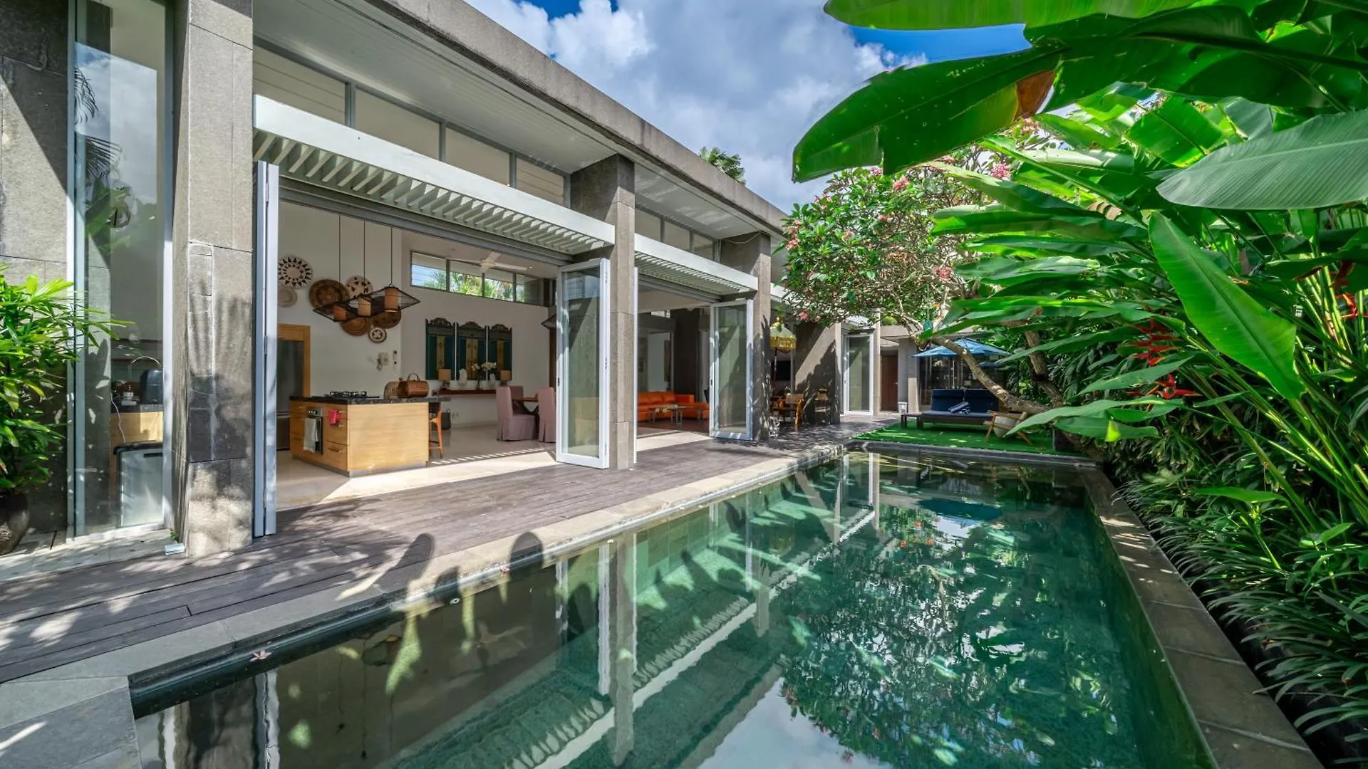 Cozy 3Br Villa In Central Seminyak