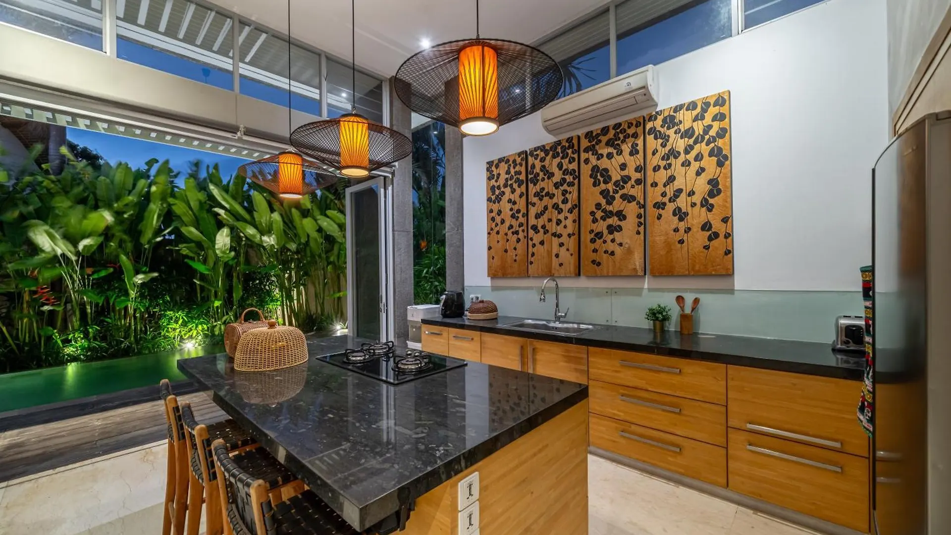 Cozy 3Br Villa In Central Seminyak