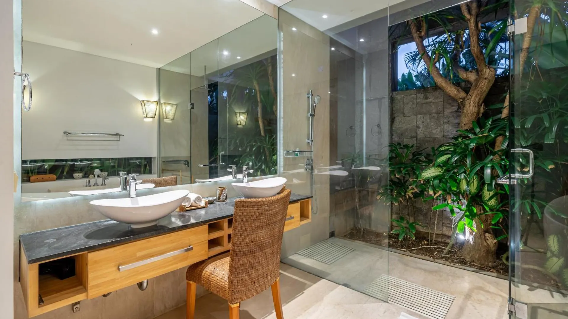 Cozy 3Br Villa In Central Seminyak